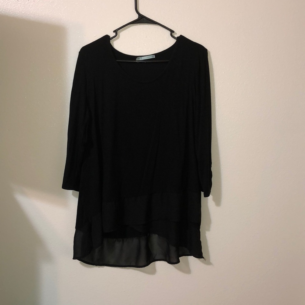 ⚫️black cute shirt⚫️